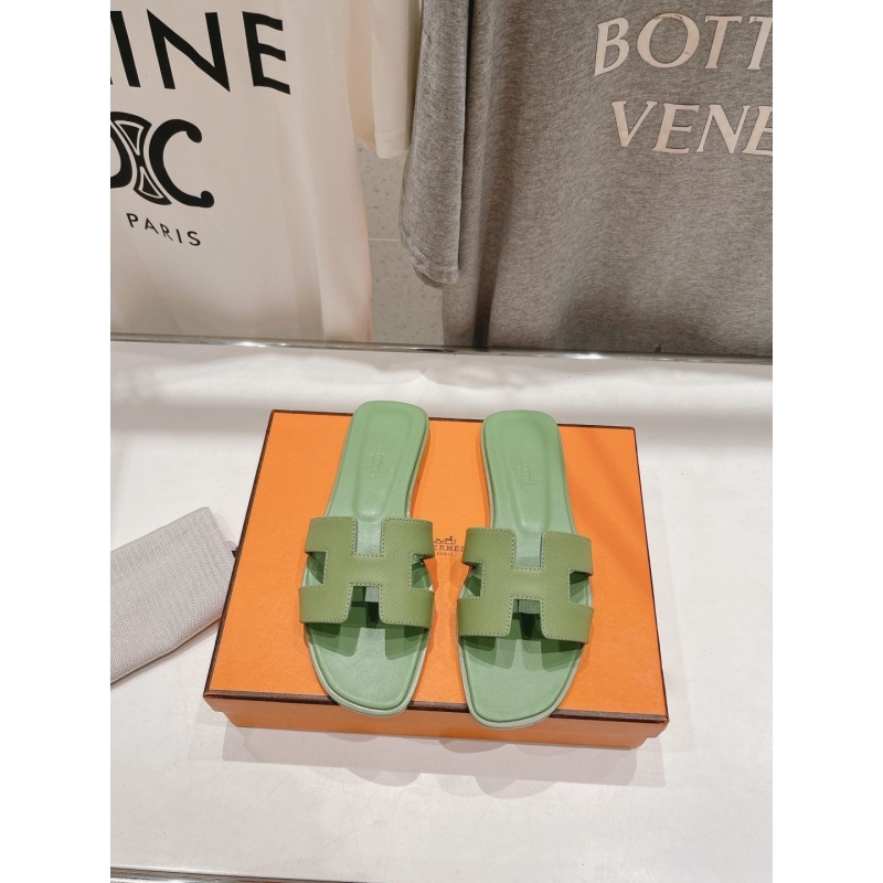H**mes slippers